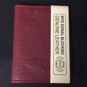 Bass genuine leather bi-fold card holder.